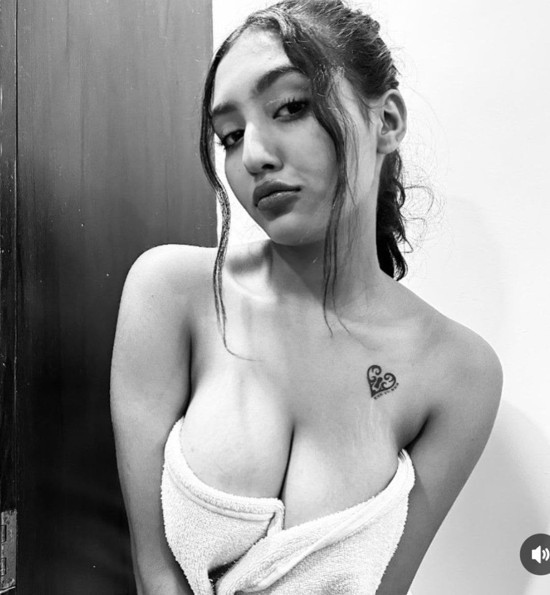 Instagram girl showing big boobs and nude pussy 3