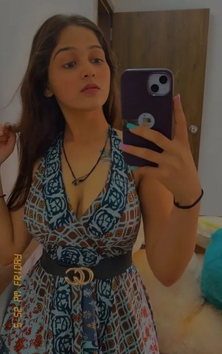 Instagram influencer Isha goes topless in selfies 1
