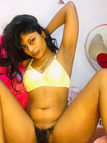 Instagram modeling girl naked posing photos 3