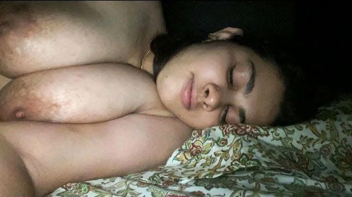 IT HR girl showing her huge melons in selfies 7