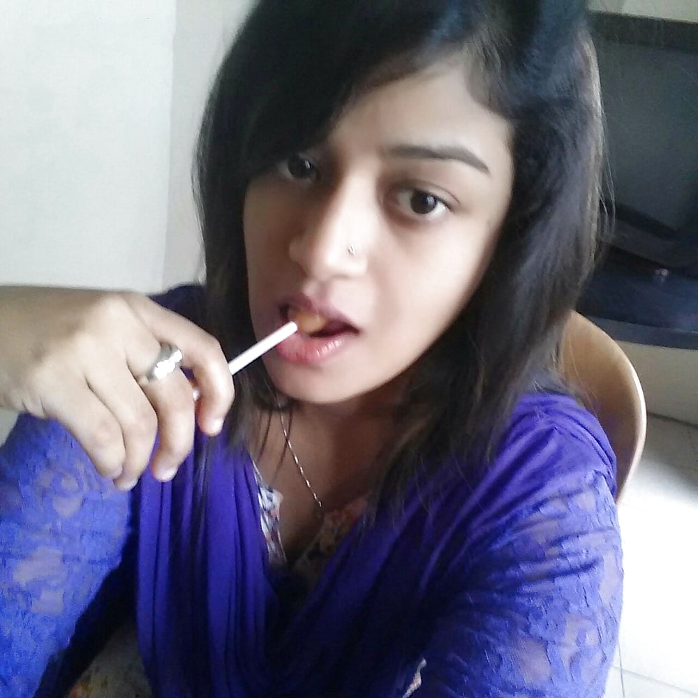 Juicy Desi girl nude pics gallery 1