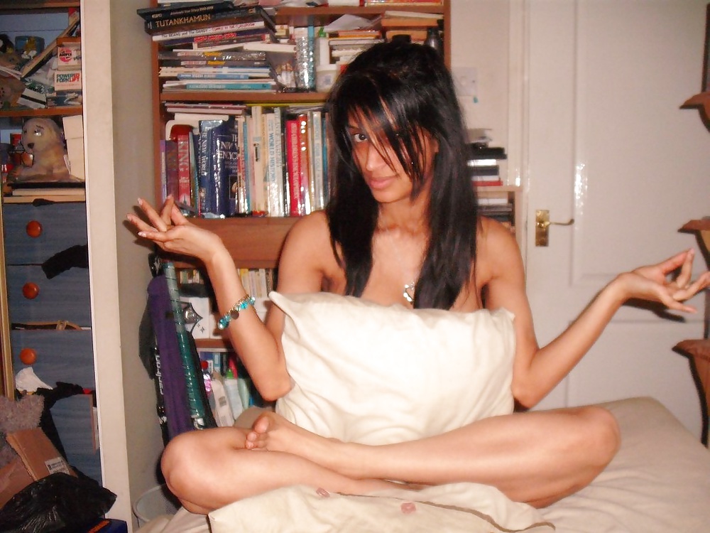 Juicy Indian girl nude pics for your dicks 1