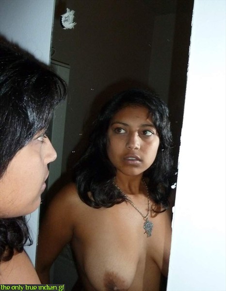 Juicy Indian girl nude pics in the outdoor and indoor 1