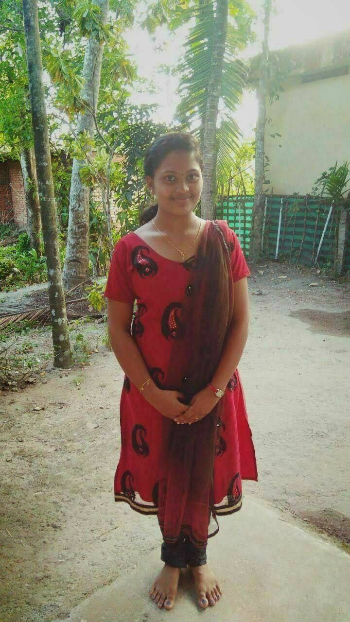 Kannada girl topless clicks shared online 1