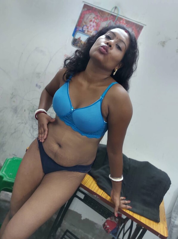 Kerala aunty nude HD photos with underarm shaving 3