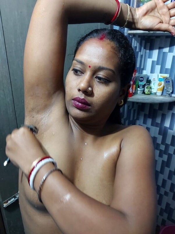 Kerala aunty nude HD photos with underarm shaving 4