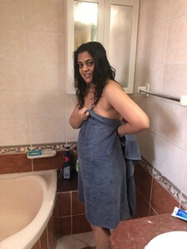 Kerala beautiful wife nude photos shared by husband 4