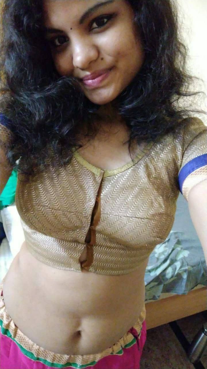 Kottayam hostel college girl naked posing pics 2