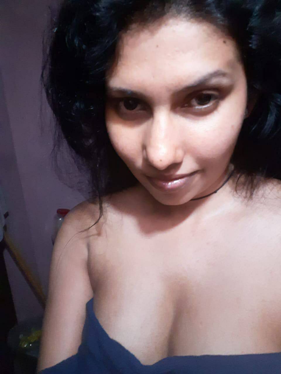 Lankan office girl pink pussy fingering in nude 2
