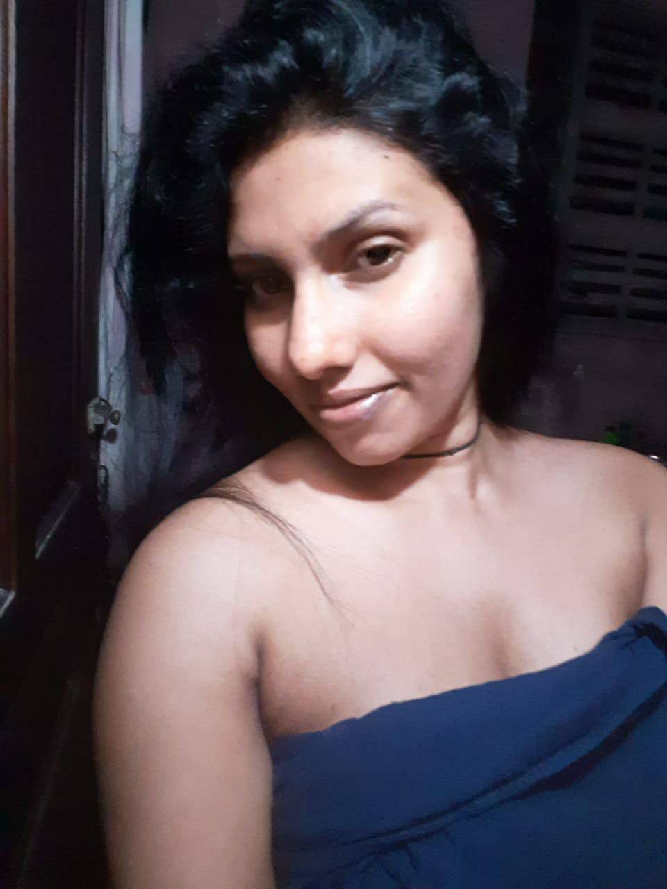 Lankan office girl pink pussy fingering in nude 3