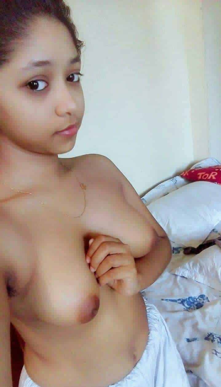 Leaked sexy Desi beauty hot selfies 5
