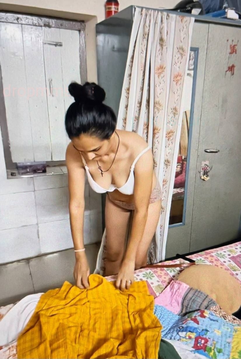 Maharashtrian bhabhi nude bath and fingering 3