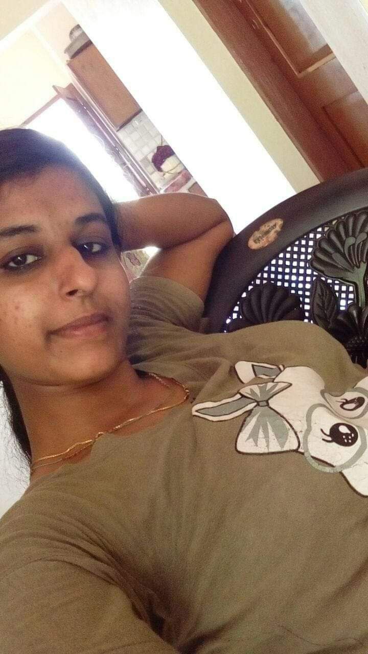 Malayali girl nude boobs showing photos on Onam 1