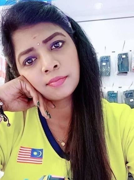 Malaysian Tamil girl deep cleavage and topless 1