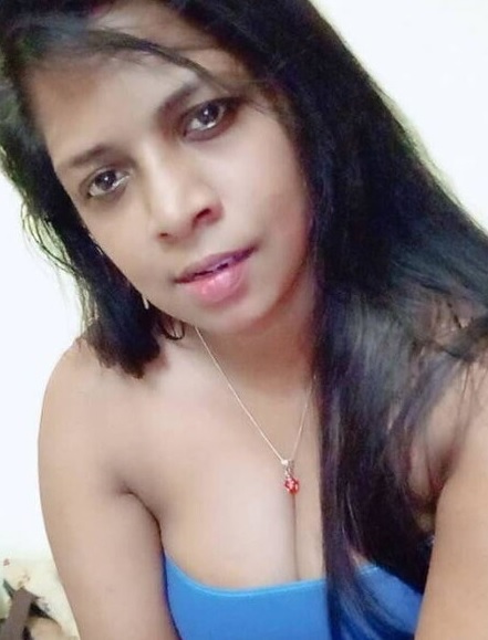 Malaysian Tamil girl deep cleavage and topless 2