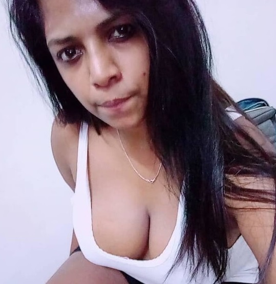 Malaysian Tamil girl deep cleavage and topless 3