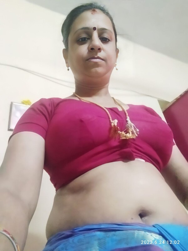 Mallu aunty cheating on her husband nude photos 2