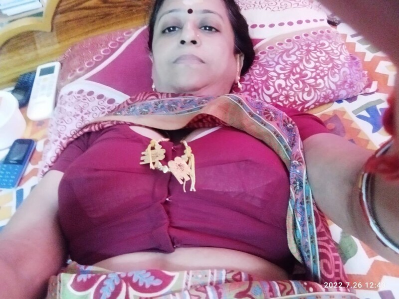 Mallu aunty cheating on her husband nude photos 3