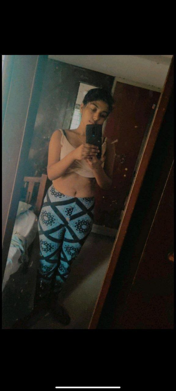 Mallu college girl boobs showing in selfie pics 6