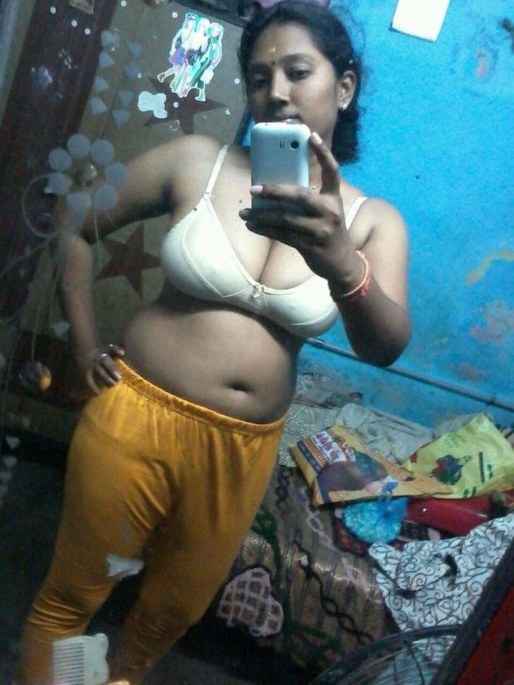 Mallu girlfriend nude pics shared online 2