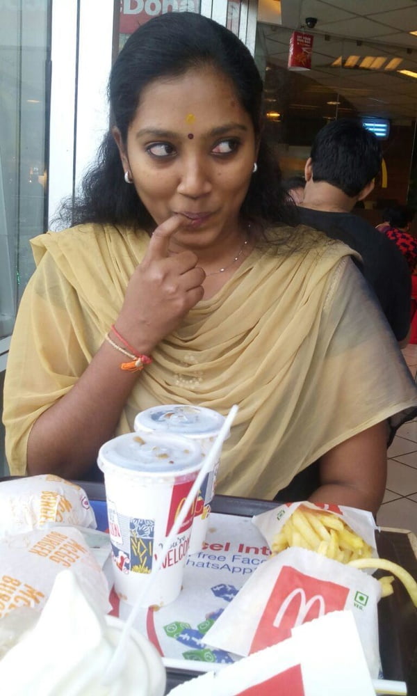 Mallu girlfriend nude pics shared online 3