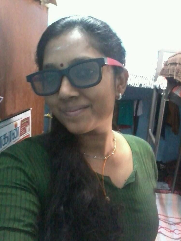 Mallu girlfriend nude pics shared online 4