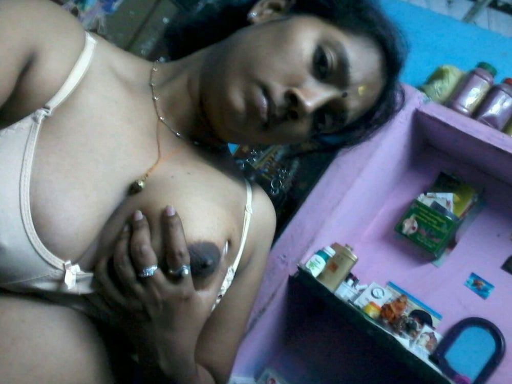 Mallu girlfriend nude pics shared online 5