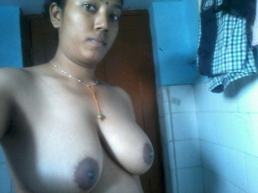 Mallu girlfriend nude pics shared online 6