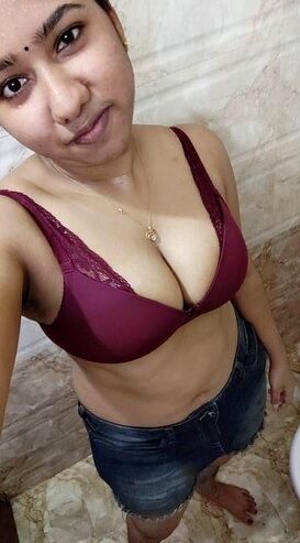 Mallu girlfriend virgin pussy and boobs showing to lover 3