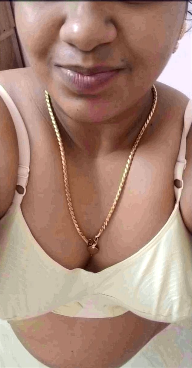 Mallu wife showing big boobs and ass selfie 2