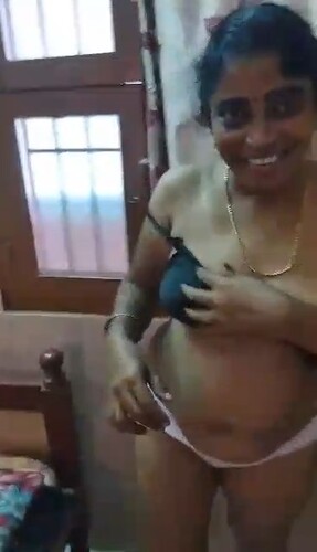 Mallu wife stripping saree and boob feed 6