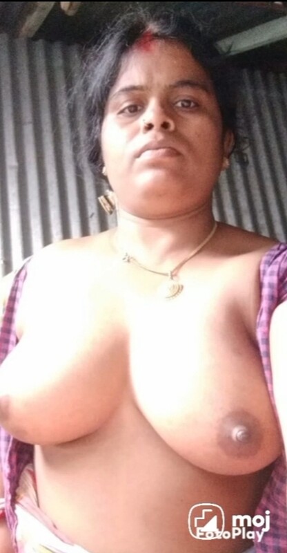 Mature aunty showing big boobs to neighbor 6