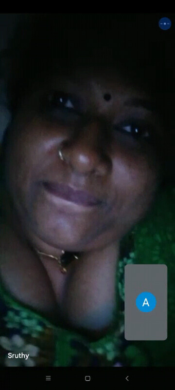 Mature bhabhi showing boobs on video call photos 4