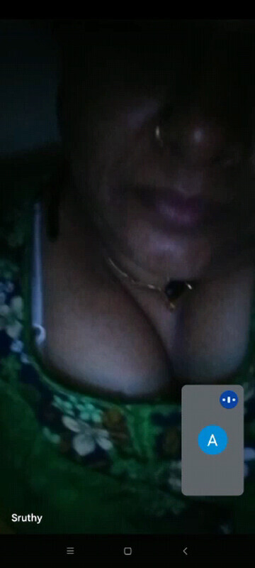 Mature bhabhi showing boobs on video call photos 5