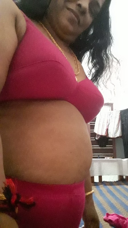 Mature big boobs mallu aunty nude photos 4