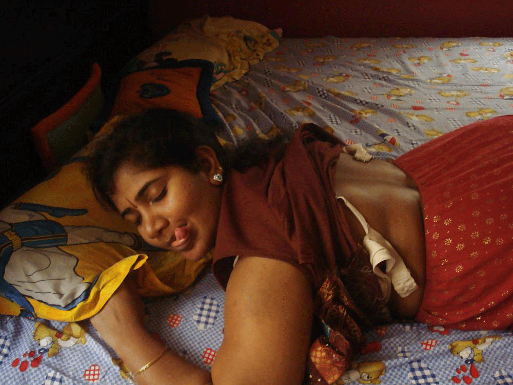 Mature Desi Tamil wife nude pics 8
