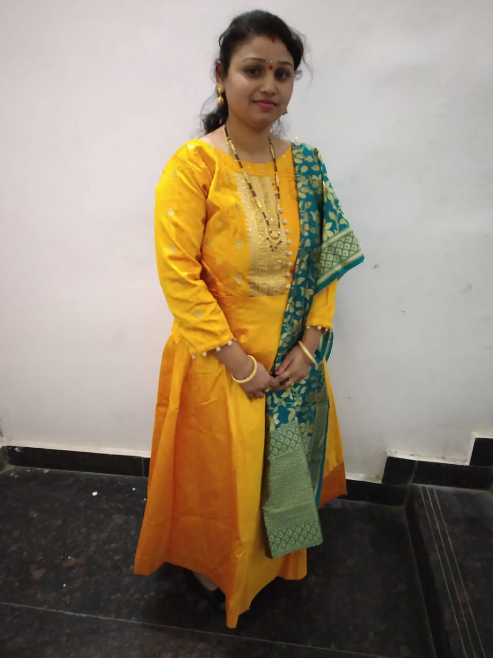 Mature Indian aunty big boobs showing pics 1