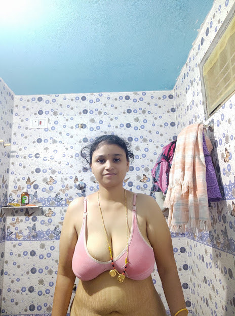 Mature Indian aunty big boobs showing pics 3