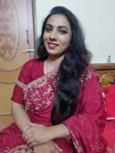 Mature Indian bhabhi naked and ready for sex 1