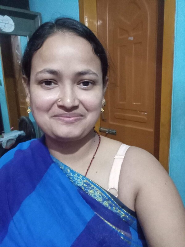 Mature Indian MILF nude bath and video call chat 1