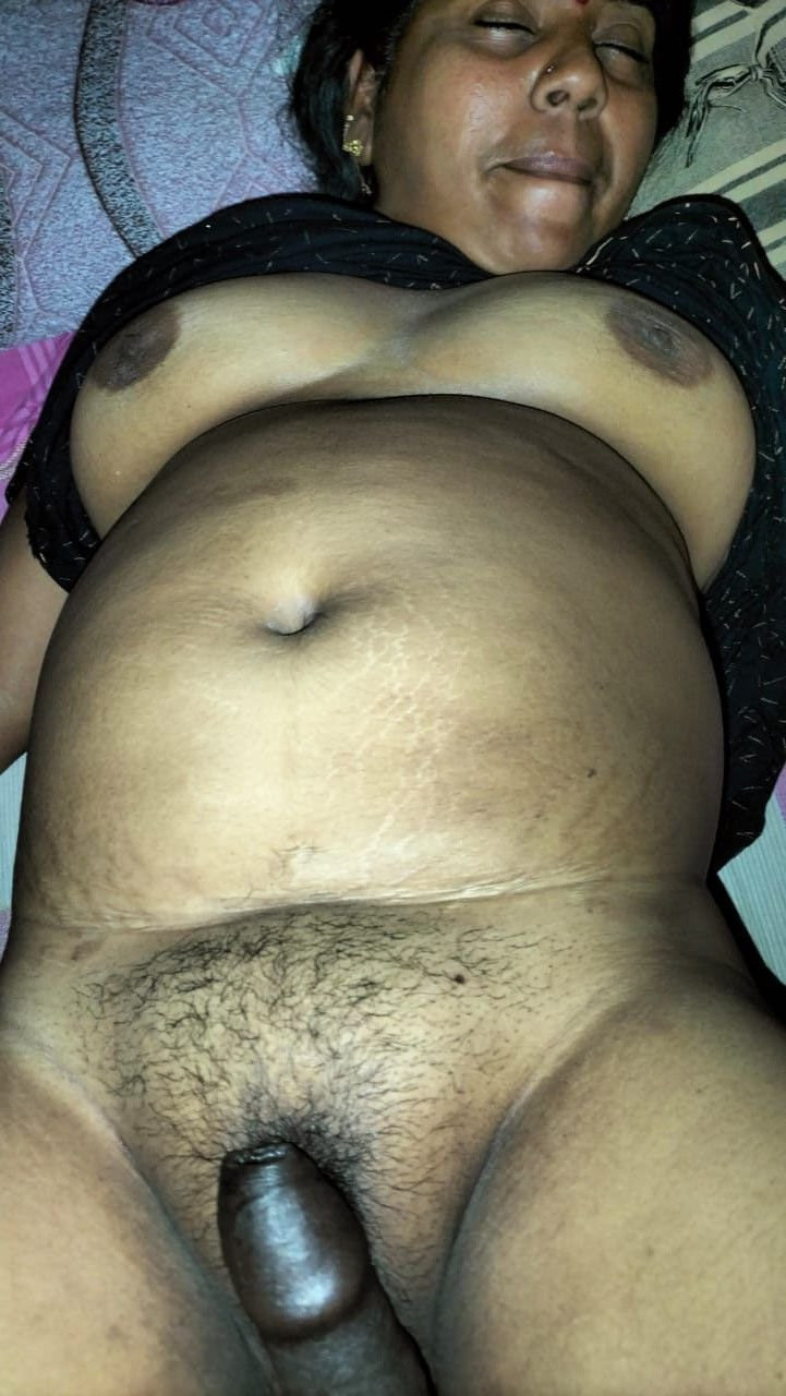 Mature maid aunty waiting for sex with owner 6