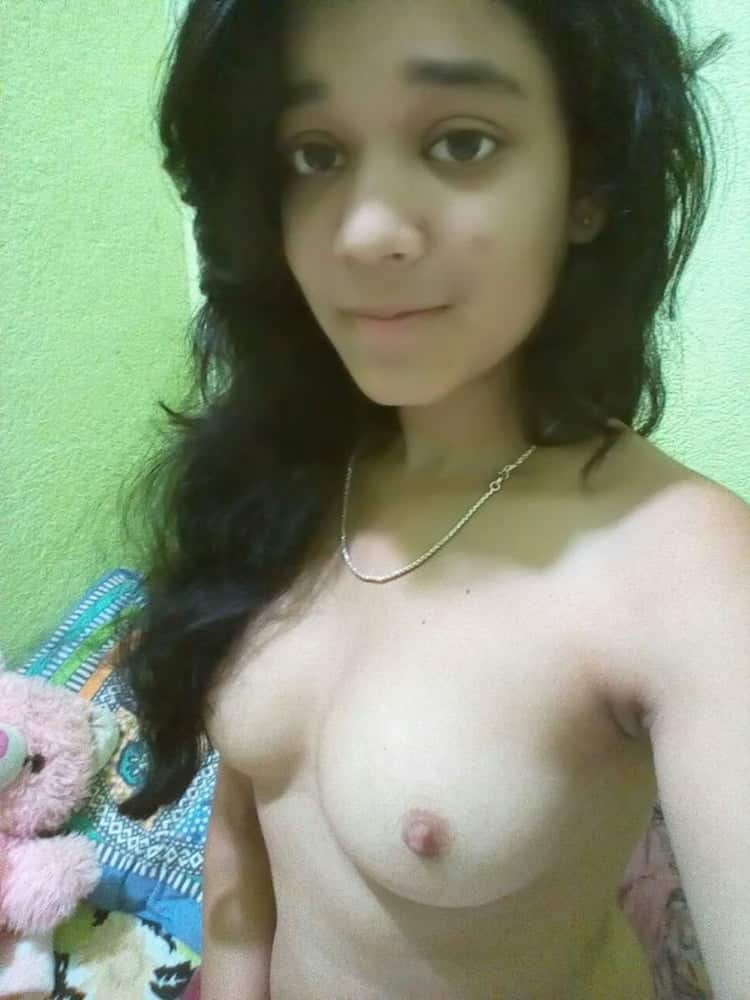 Mind-blowing cute Indian boob pics of a college girl 3