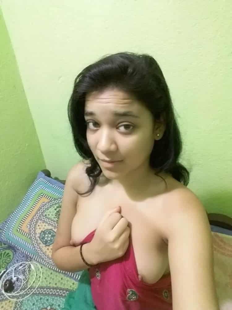 Mind-blowing cute Indian boob pics of a college girl 5