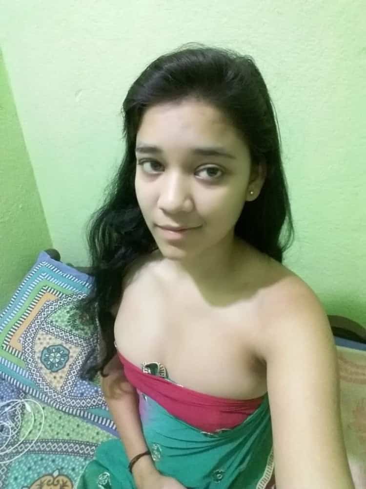 Mind-blowing cute Indian boob pics of a college girl 6