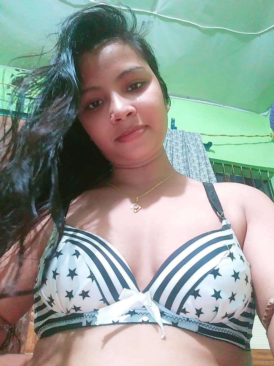 Most wanted Desi girl topless photos leaked 1