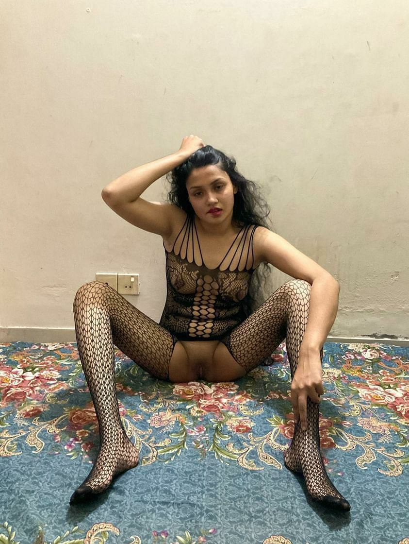 Mumbai Indian girl teasing stockings show 4