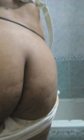 Mumbai modeling girl clicking naked selfies 6