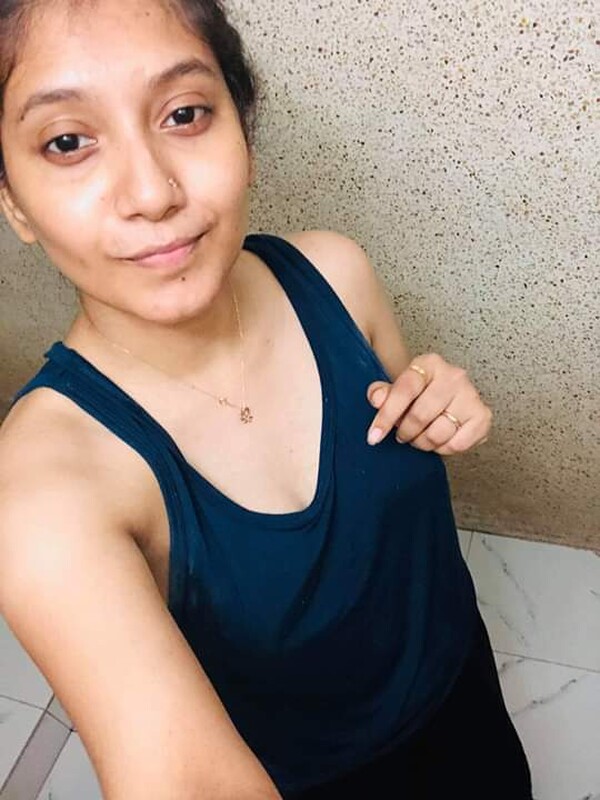 Mumbai sexy college girl topless photos 2