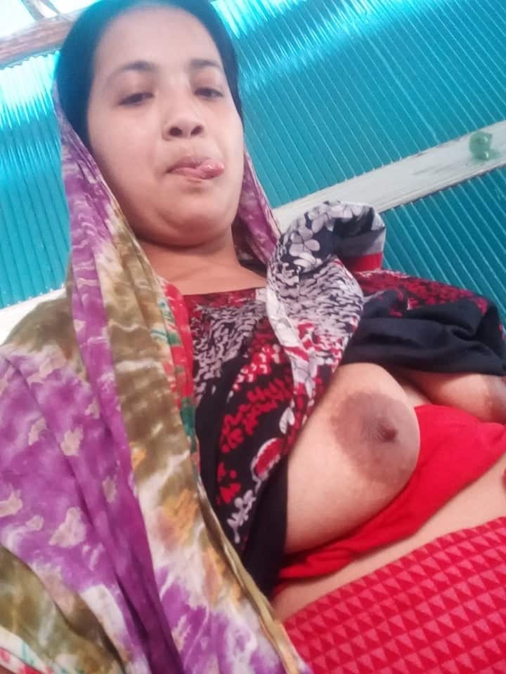 Muslim Bhabhi nude pics for the first time 13