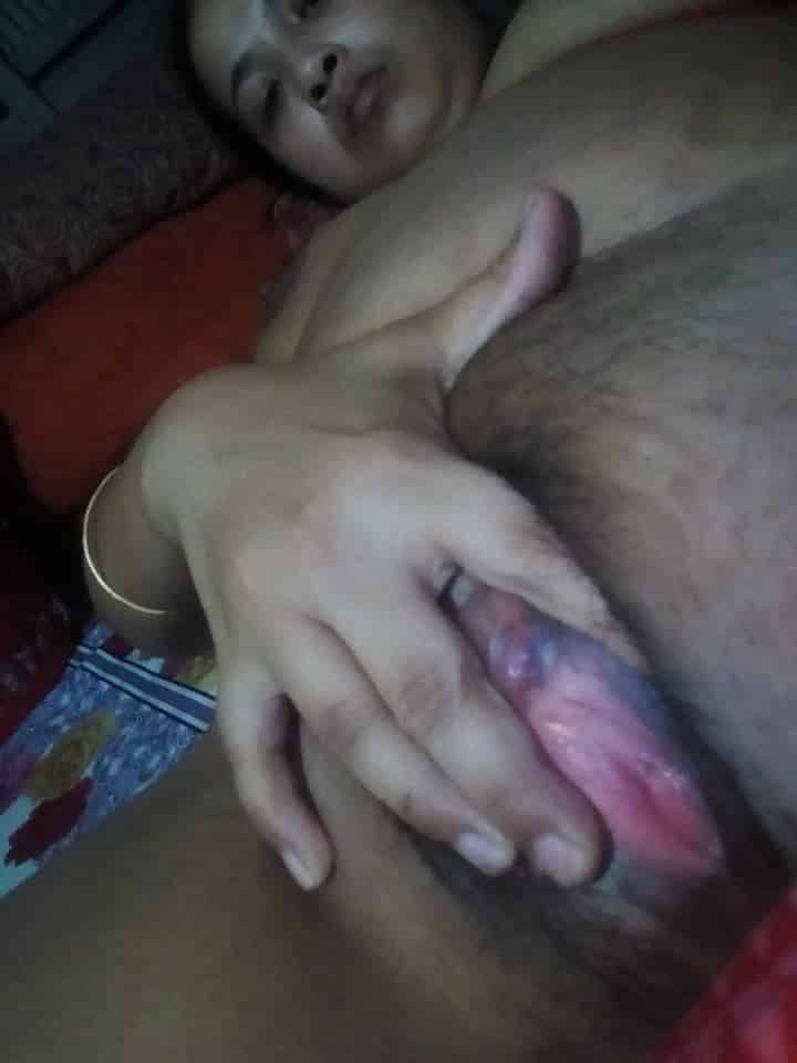 Muslim Bhabhi nude pics for the first time 18